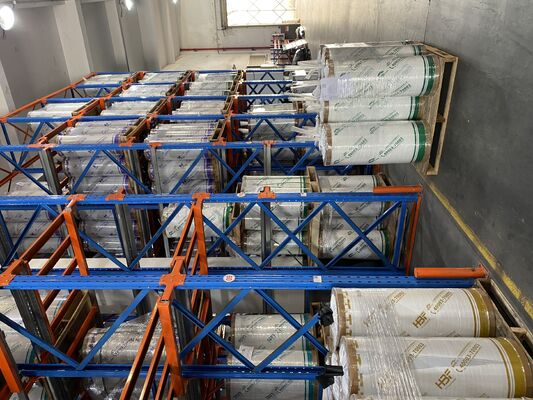 ソーラー反射PETコーティングアルミニウムホイルマイラーマルチフィルム 太陽光発電プロジェクト用 ブロー成形用